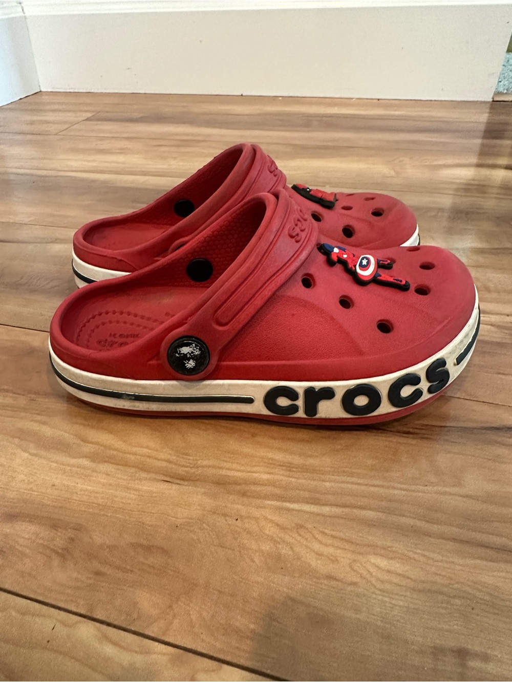 Crocs Bayaband Kids C11 Red Captain America Spider-Man Jibbitz Clogs